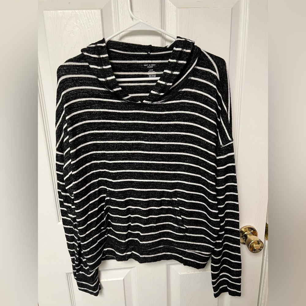 American Eagle Long sleeve hooded shirt